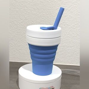 Collapsible Sky Blue and Silicone Cup
The color changes when I take the photos